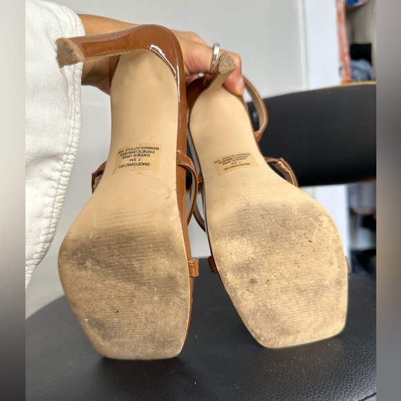 Brown patent leather Steve Madden heels, size 7 1/2 in pre loved condition - Picture 4 of 7